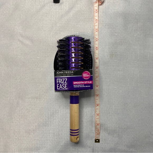 John Frieda Smooth Style Boar Bristle Vented Round Brush ionic and ceramic - Picture 7 of 8